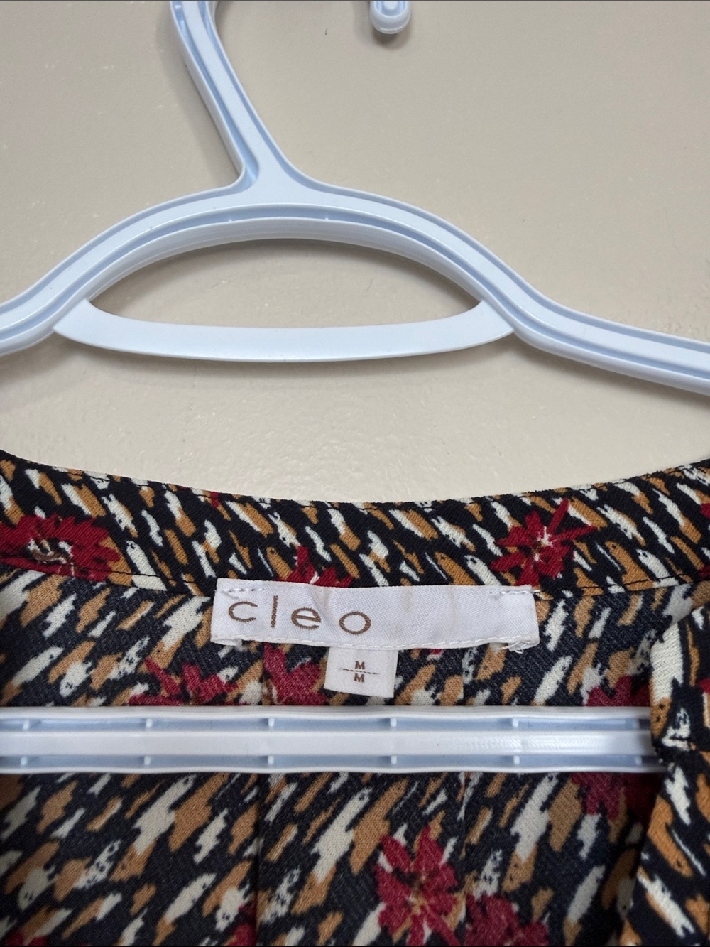cleo Floral V-Neck Short Sleeve Blouse size M - Picture 3 of 7